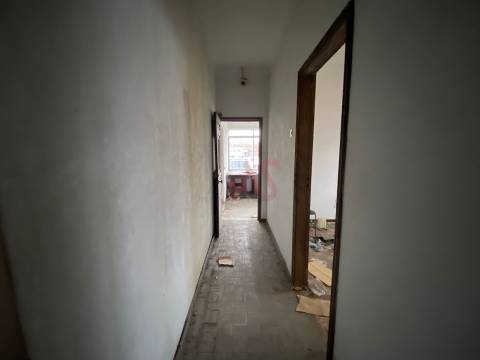 Moradia T3 para remodelar em Ordem, Lousada