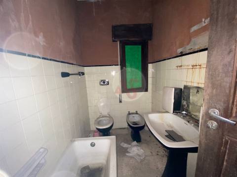 Moradia T3 para remodelar em Ordem, Lousada