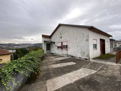 Moradia T3 para remodelar em Ordem, Lousada