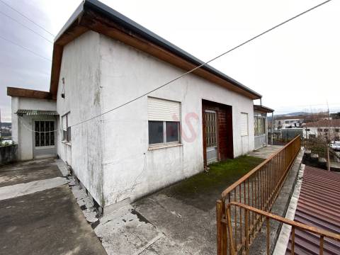 Moradia T3 para remodelar em Ordem, Lousada