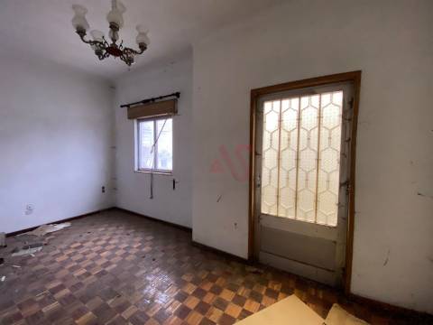Moradia T3 para remodelar em Ordem, Lousada