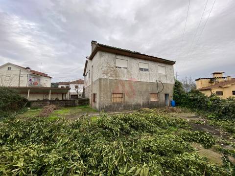 Moradia T3 para remodelar em Ordem, Lousada