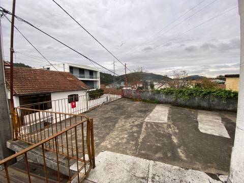 Moradia T3 para remodelar em Ordem, Lousada