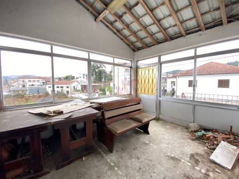 Moradia T3 para remodelar em Ordem, Lousada