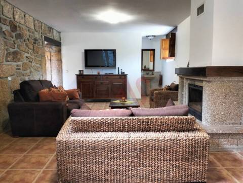 Casa do Loureiro em Paradança, Mondim de Basto