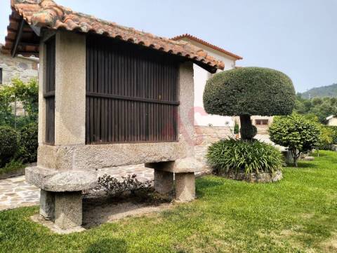 Casa do Loureiro em Paradança, Mondim de Basto