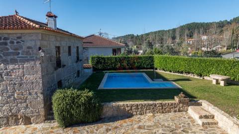 Casa do Loureiro em Paradança, Mondim de Basto