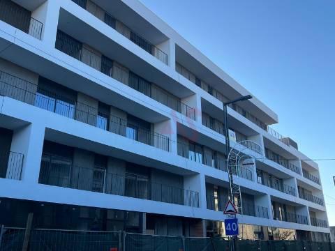 Loja em construção no centro de Paços de Ferreira com 101 m2