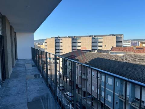 Apartamento T2 no Centro de Paços de Ferreira