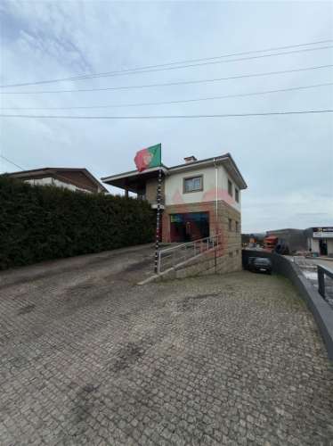 Edifício para Comércio e Habitação em Vila Cova da Lixa, Felgueiras