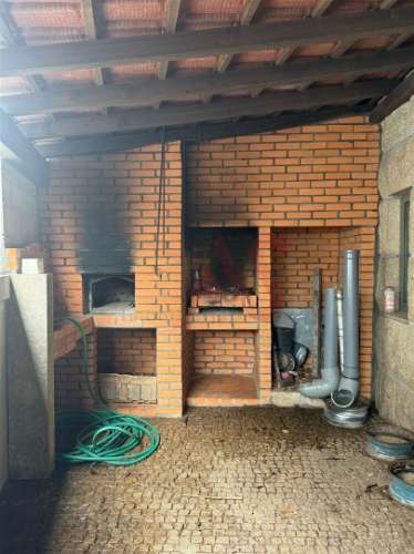 Edifício para Comércio e Habitação em Vila Cova da Lixa, Felgueiras