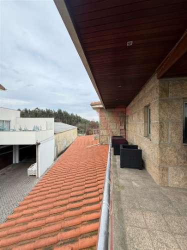 Edifício para Comércio e Habitação em Vila Cova da Lixa, Felgueiras