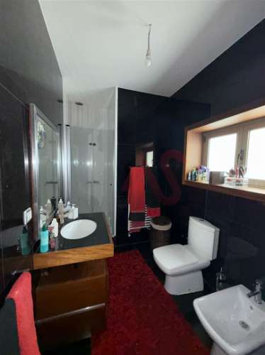 Edifício para Comércio e Habitação em Vila Cova da Lixa, Felgueiras