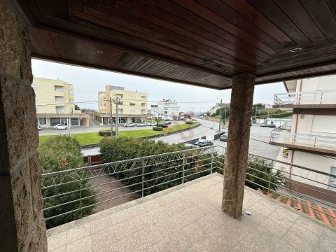 Edifício para Comércio e Habitação em Vila Cova da Lixa, Felgueiras