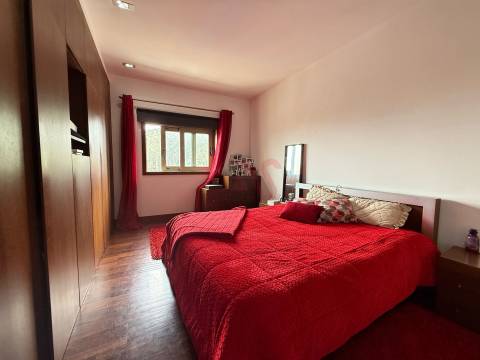 Edifício para Comércio e Habitação em Vila Cova da Lixa, Felgueiras