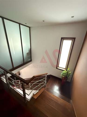 Edifício para Comércio e Habitação em Vila Cova da Lixa, Felgueiras