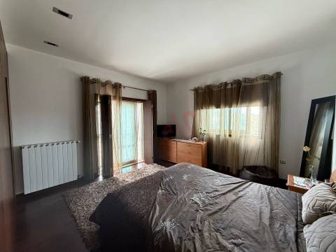 Edifício para Comércio e Habitação em Vila Cova da Lixa, Felgueiras