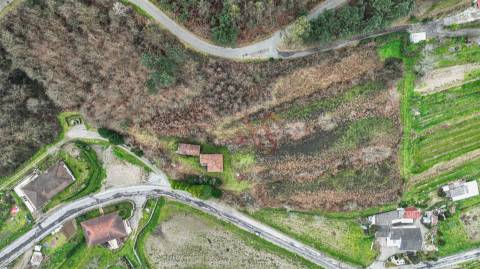 Moradia para Restauro com Terreno com 3.512 m² em Pombeiro de Ribavizela, Felgueiras