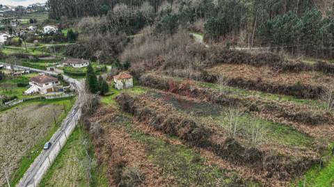 Moradia para Restauro com Terreno com 3.512 m² em Pombeiro de Ribavizela, Felgueiras