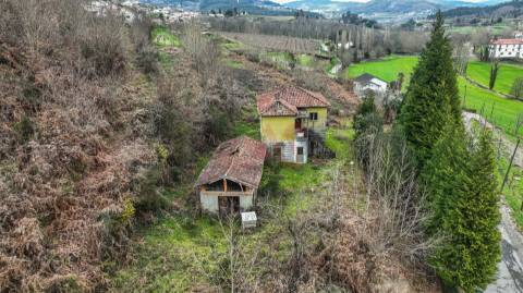 Moradia para Restauro com Terreno com 3.512 m² em Pombeiro de Ribavizela, Felgueiras