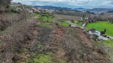 Moradia para Restauro com Terreno com 3.512 m² em Pombeiro de Ribavizela, Felgueiras