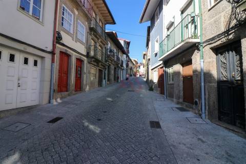 Prédio para remodelar ALTA TAXA DE RENTABILIDADE no centro histórico de Guimarães
