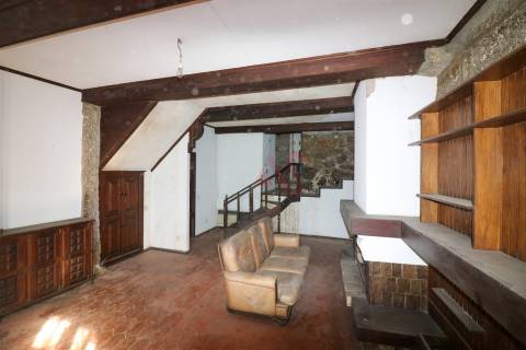 Prédio para remodelar ALTA TAXA DE RENTABILIDADE no centro histórico de Guimarães