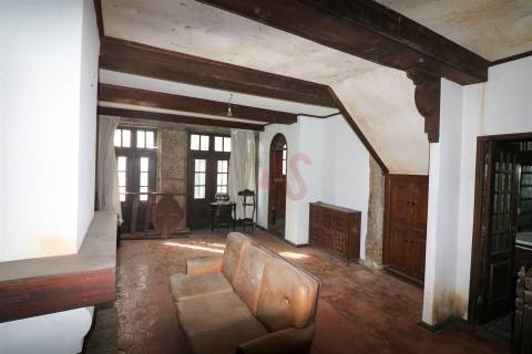 Prédio para remodelar ALTA TAXA DE RENTABILIDADE no centro histórico de Guimarães