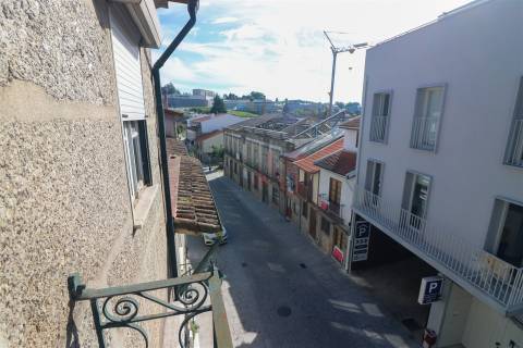 Prédio para remodelar ALTA TAXA DE RENTABILIDADE no centro histórico de Guimarães