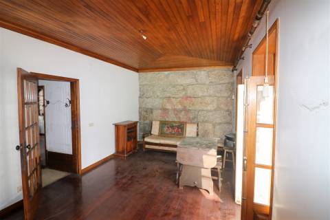 Prédio para remodelar ALTA TAXA DE RENTABILIDADE no centro histórico de Guimarães