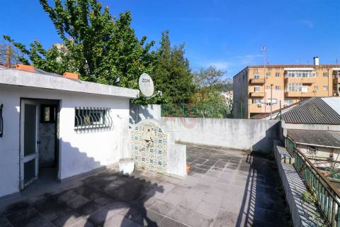 Prédio para remodelar ALTA TAXA DE RENTABILIDADE no centro histórico de Guimarães