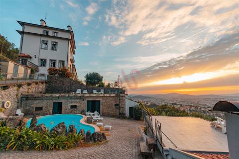 Exclusiva Propriedade Histórica na Encosta do Bom Jesus – Braga