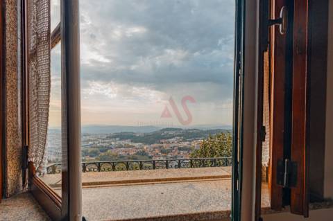 Exclusiva Propriedade Histórica na Encosta do Bom Jesus – Braga