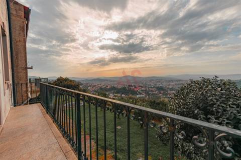 Exclusiva Propriedade Histórica na Encosta do Bom Jesus – Braga