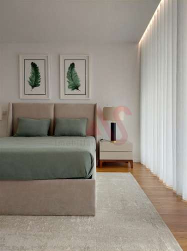 Moradia de Gaveto com 3 Suítes em Palmeira, Braga