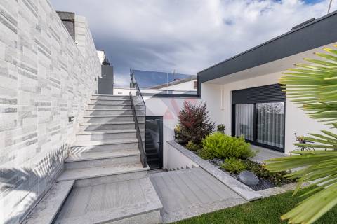 Moradia T3 Térrea Seminova no Centro de Vila Verde