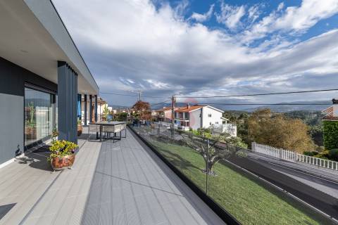 Moradia T3 Térrea Seminova no Centro de Vila Verde