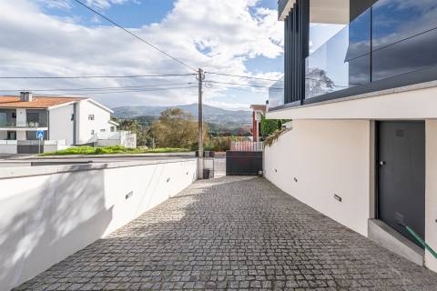 Moradia T3 Térrea Seminova no Centro de Vila Verde