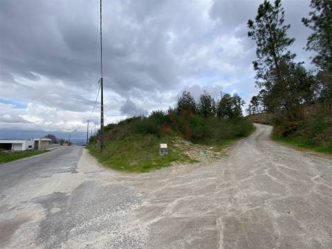 Terreno Rústico de construção com 2.135m2 em Lustosa, Lousada