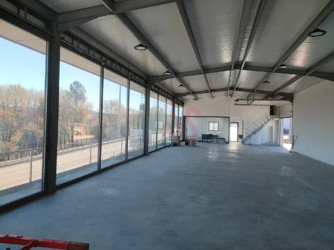 Armazém para comércio e serviços em Serzedelo, Guimarães