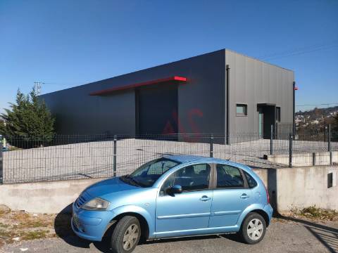 Armazém para comércio e serviços em Serzedelo, Guimarães