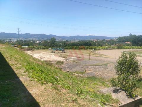 Quinta com Centro Equestre com 9.106 m2 em Fermentões, Guimarães