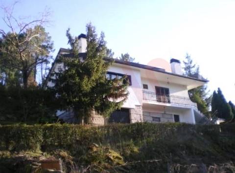 Moradia T3  com 3 quartos, Varanda, Lareira, em Vila Verde, Alijó