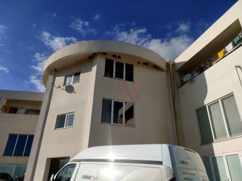 Loja com 309 m2, em Albufeira, Inserido no Edifício Albufeira Parque, próximo da Praia.