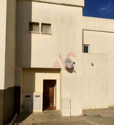 Loja com 332,6 m2, em Albufeira &#124; a 10 minutos da praia &#124; Inserido no Edifício Albufeira Parque