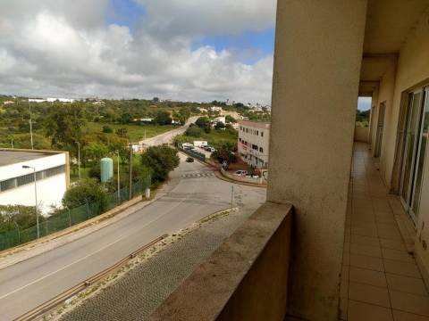 Loja com 332,6 m2, em Albufeira &#124; a 10 minutos da praia &#124; Inserido no Edifício Albufeira Parque