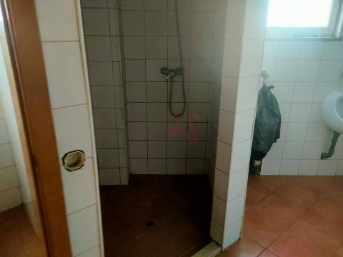 Loja com 332,6 m2, em Albufeira &#124; a 10 minutos da praia &#124; Inserido no Edifício Albufeira Parque