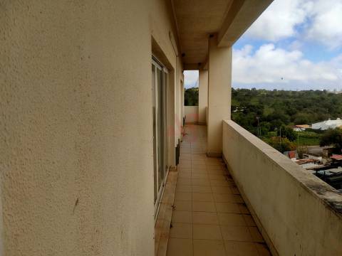 Loja com 332,6 m2, em Albufeira &#124; a 10 minutos da praia &#124; Inserido no Edifício Albufeira Parque