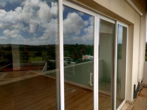 Loja com 332,6 m2, em Albufeira &#124; a 10 minutos da praia &#124; Inserido no Edifício Albufeira Parque