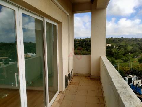 Loja com 332,6 m2, em Albufeira &#124; a 10 minutos da praia &#124; Inserido no Edifício Albufeira Parque